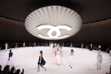 musique défilé chanel printemps été 2018|Ce qu'il faut retenir du défilé Chanel haute couture printemps.